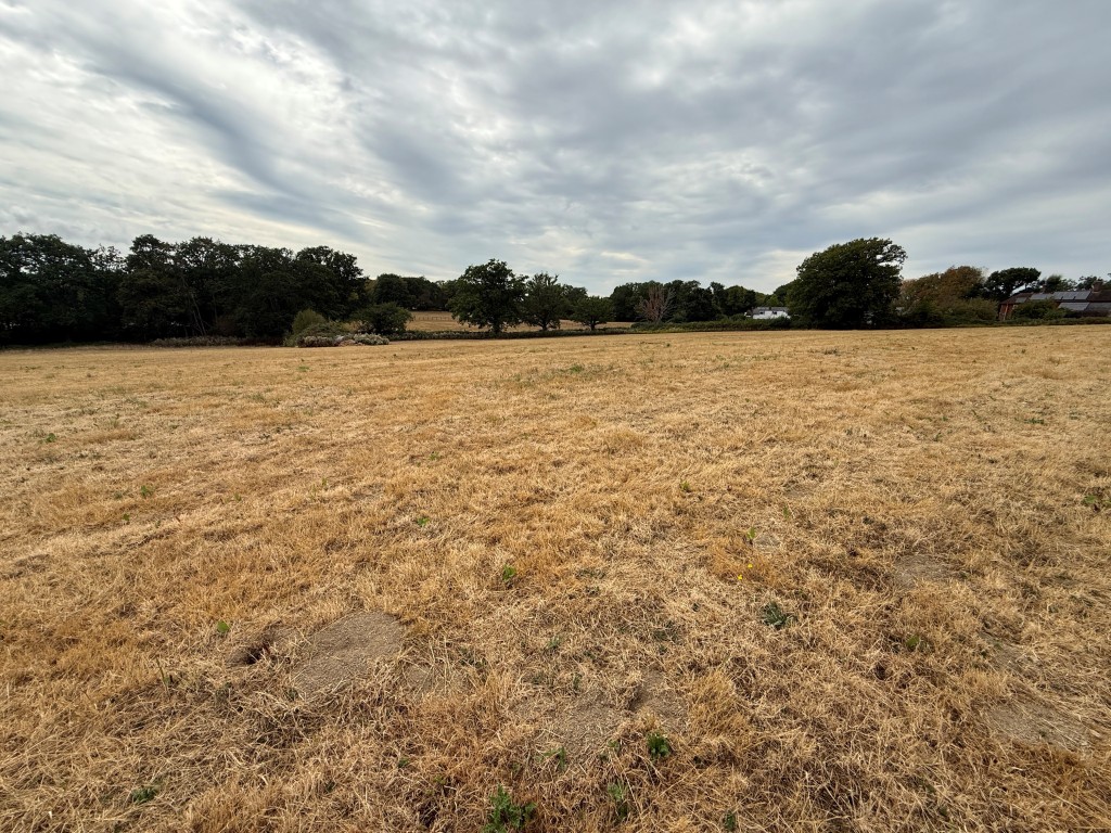 Lot: 43 - LAND WITH PLANNING FOR OVER 50,000 SQUARE FEET OF COMMERCIAL SPACE - Land